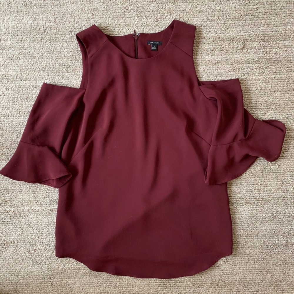 Ann Taylor cut out shirt size M